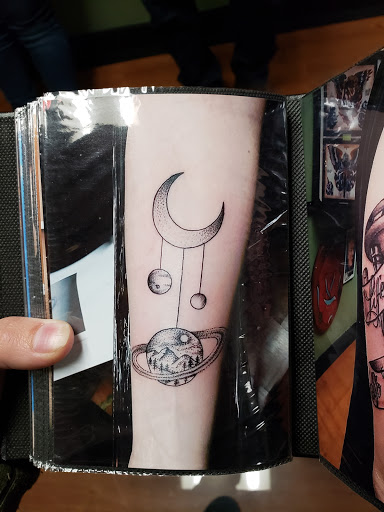 Tattoo Shop «Lady Luck Tattoo Studio», reviews and photos, 220 N Benton St, Woodstock, IL 60098, USA