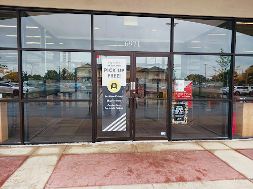 Shoe Store «DSW Designer Shoe Warehouse», reviews and photos, 6971 Grand Ave, Gurnee, IL 60031, USA