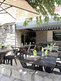 Atmosphère du Restaurant familial RESTAURANT U SCONTRU à Serra-di-Ferro - n°2
