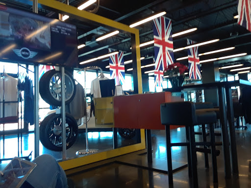 Car Dealer «Ferman MINI of Tampa Bay», reviews and photos, 31320 US-19, Palm Harbor, FL 34684, USA