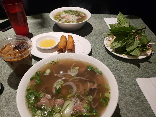 Shopping Mall «Shady Grove Shopping Center», reviews and photos, 15930 Shady Grove Rd, Gaithersburg, MD 20877, USA