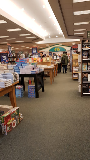 Book Store «Barnes & Noble», reviews and photos, 1156 US-46, Woodland Park, NJ 07424, USA