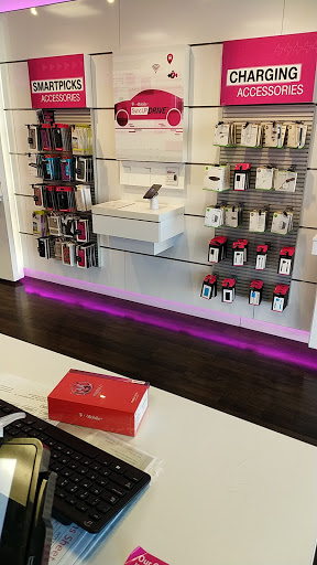 Cell Phone Store «T-Mobile», reviews and photos, 3018 Donnell Dr #4, Forestville, MD 20747, USA