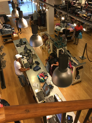 Clothing Store «AEO Factory & Aerie Store», reviews and photos, 442 Fulton St, Brooklyn, NY 11201, USA