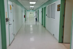 طوارئ مستشفى الولادة بالمدينة المنورة image