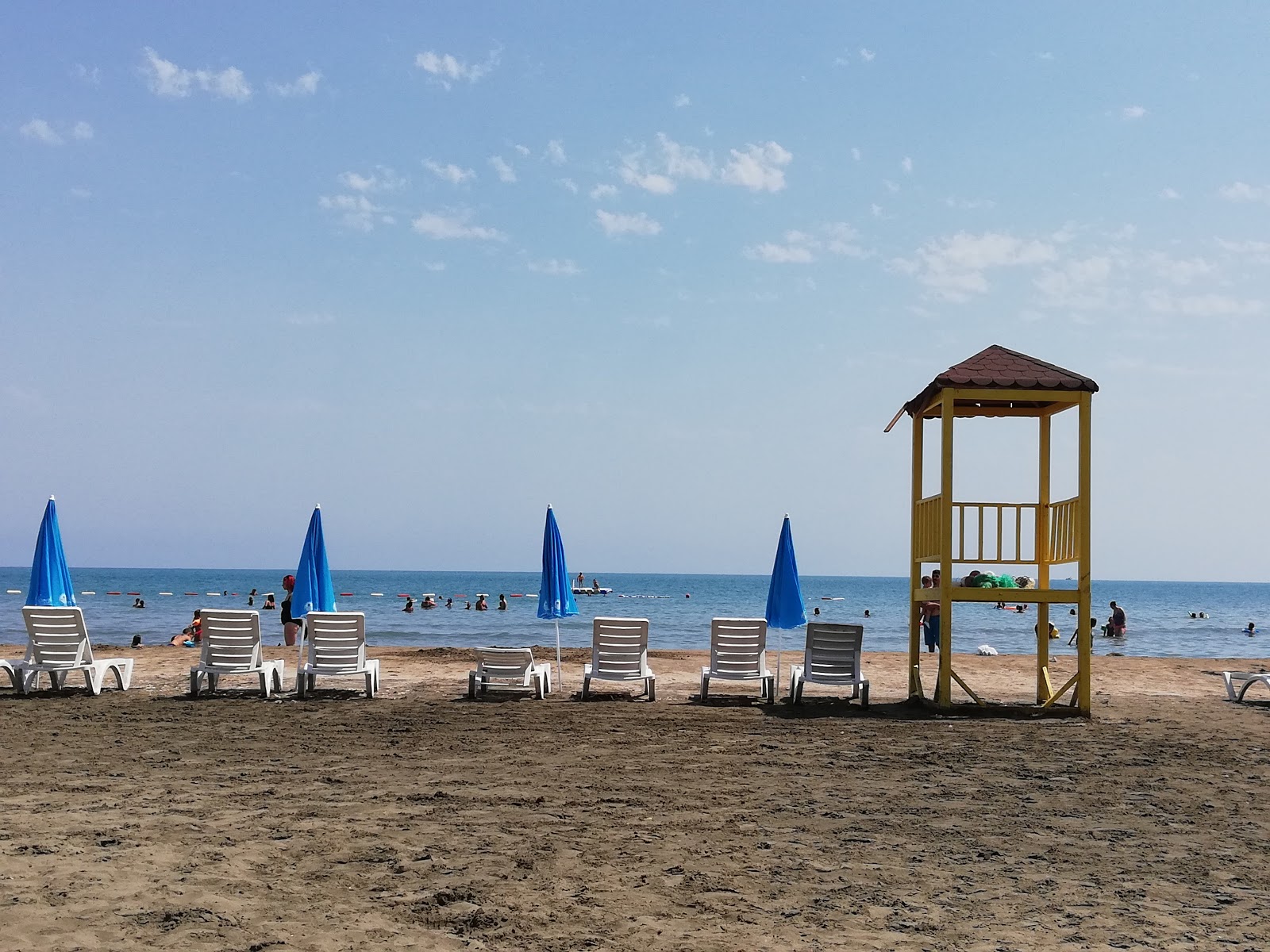 Photo de Queenaba beach avec baie spacieuse