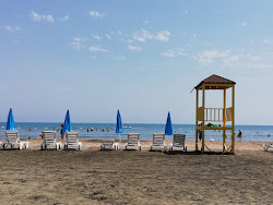 Photo de Queenaba beach avec baie spacieuse