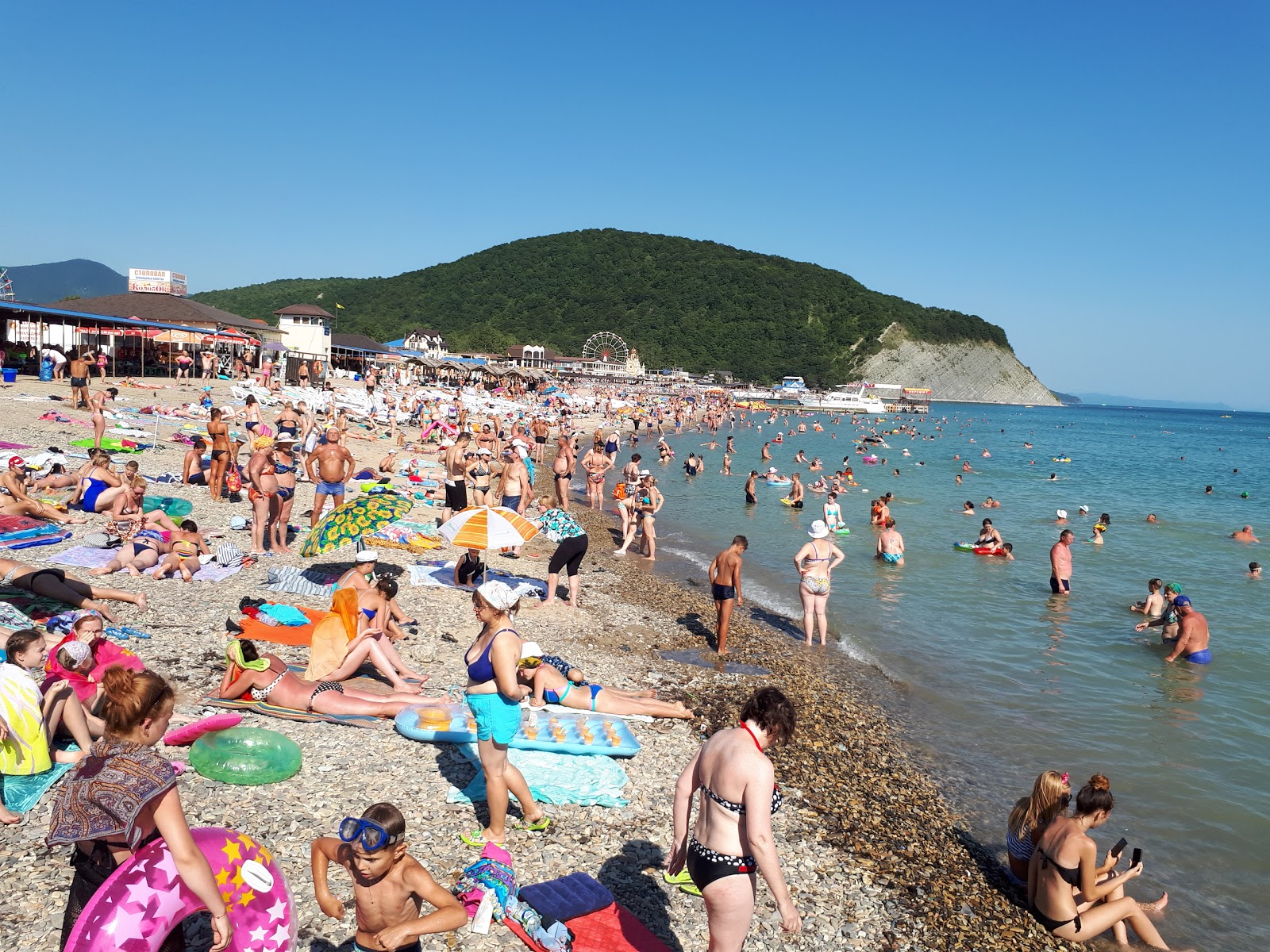 Foto di Arkhipo-Osipovka beach con costa lunga e dritta