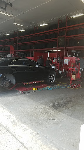 Tire Shop «Discount Tire Store - The Woodlands, TX», reviews and photos, 24915 Interstate 45 N, The Woodlands, TX 77380, USA