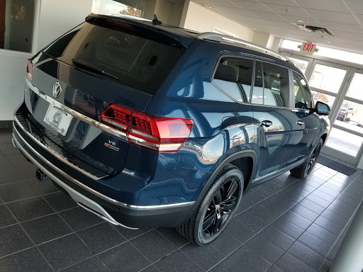 Volkswagen Dealer «Gurnee Volkswagen», reviews and photos, 6301 W Grand Ave, Gurnee, IL 60031, USA