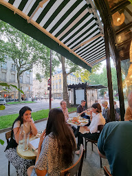 Photo n°145 de la Cantina Versailles à Versailles ()