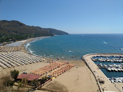Photo de Spiaggia Angolo avec rivage droit, long