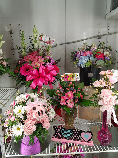 Florist «Little Flower Shop», reviews and photos, 616 High St, Delano, CA 93215, USA