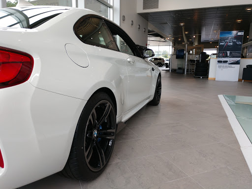 BMW Dealer «BMW of Milwaukee North», reviews and photos, 5990 N Green Bay Ave, Glendale, WI 53209, USA