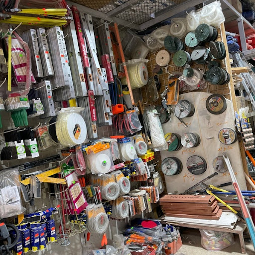 محل منيرة لمواد السباكة و الكهرباء