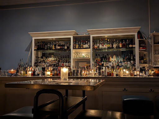 Intimate cocktail bars in Chicago