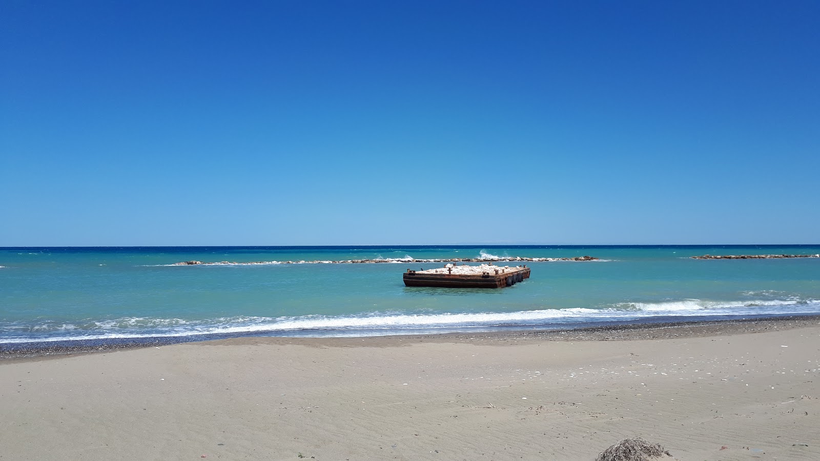 Foto de Latchi beach con muy limpio nivel de limpieza