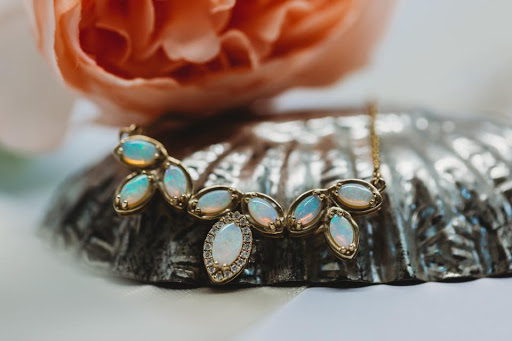 Jewelry Store «Worthington Jewelers», reviews and photos, 692 High St, Worthington, OH 43085, USA