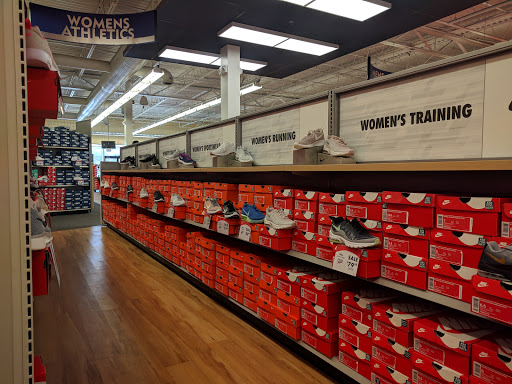 Shoe Store «Shoe Carnival», reviews and photos, 7111 W Alameda Ave, Lakewood, CO 80226, USA