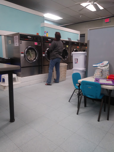 Laundromat «Holiday Coin Laundromat and Wash & Fold», reviews and photos, 734 Rte 37 W, Toms River, NJ 08755, USA