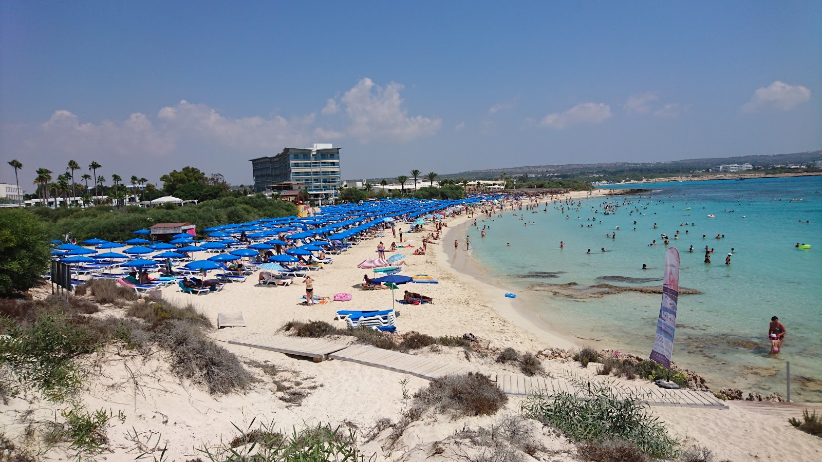 Foto von Makronissos Strand mit sehr sauber Sauberkeitsgrad