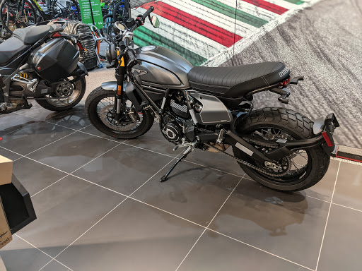BMW Motorcycle Dealer «BMW Motorcycles of Lynnwood», reviews and photos, 17900 WA-99 #102, Lynnwood, WA 98037, USA