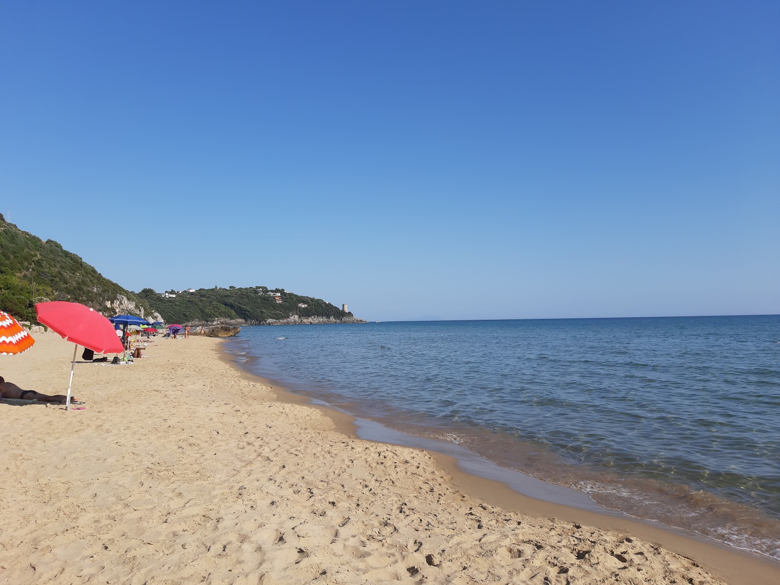 Fotografie cu Spiaggia dell'Arenauta cu drept și lung