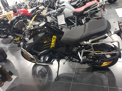 BMW Motorcycle Dealer «BMW Motorcycles of Burbank», reviews and photos, 2913 N Ontario St, Burbank, CA 91504, USA