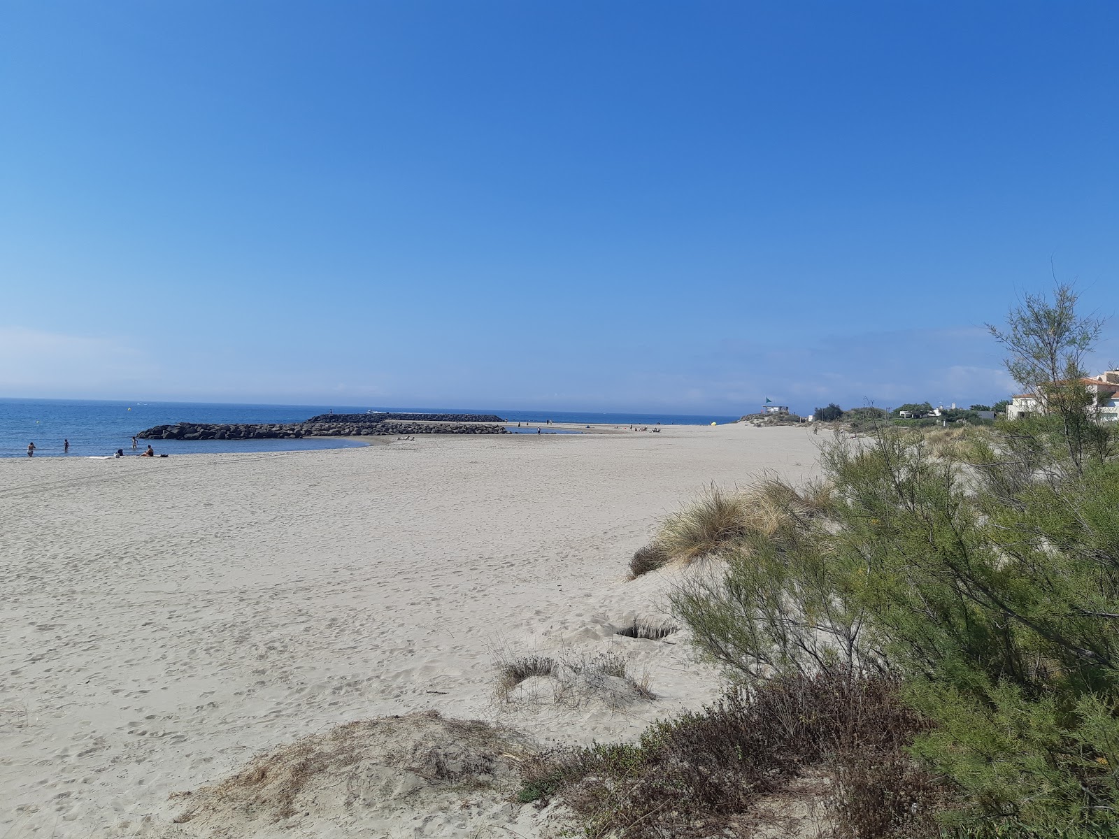 Fotografija Plaža Richelieu z svetel fin pesek površino