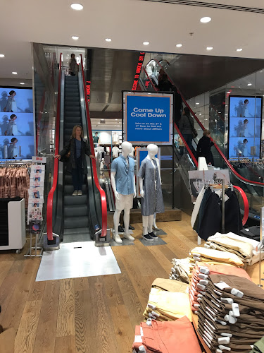UNIQLO 311 Oxford Street - Clothing store