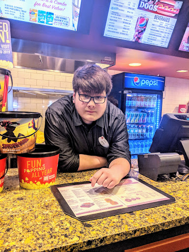 Movie Theater «Marcus Theatres Majestic Cinema of Omaha», reviews and photos, 14304 W Maple Rd, Omaha, NE 68164, USA