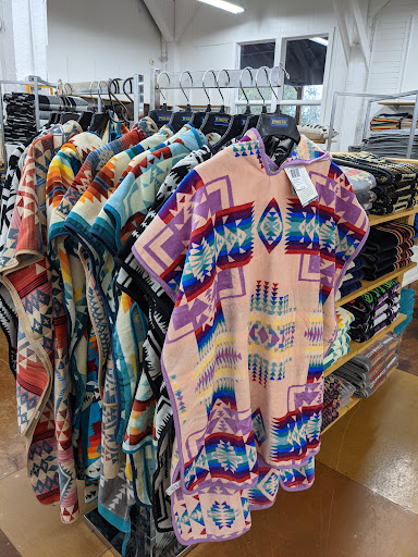 Clothing Store «Pendleton Washougal Mill Store», reviews and photos, 2 Pendleton Way, Washougal, WA 98671, USA