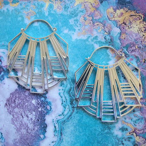 Explore easy flower tattoo ideas, creative tattoo ideas in Englewood, available at Phantom 8 Tattoo & Piercing