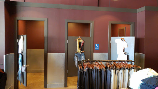 Clothing Store «Hollister Co. Outlet», reviews and photos, 4015 S Interstate Hwy 35, San Marcos, TX 78666, USA