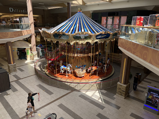 Shopping Mall «Oak Park Mall», reviews and photos, 11149 W 95th St, Overland Park, KS 66214, USA