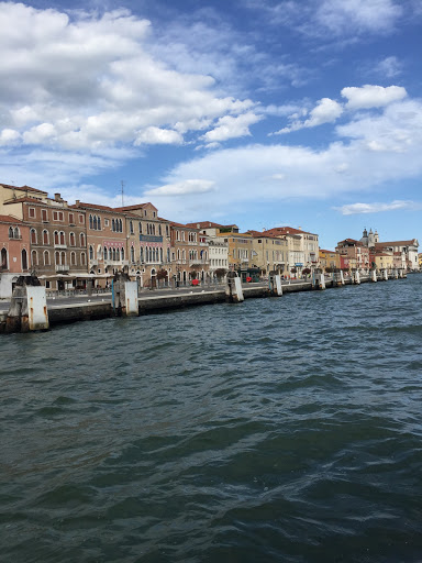 Thrift Store «Goodwill Store & Donation Center», reviews and photos, 675 W North Ave, Elmhurst, IL 60126, USA