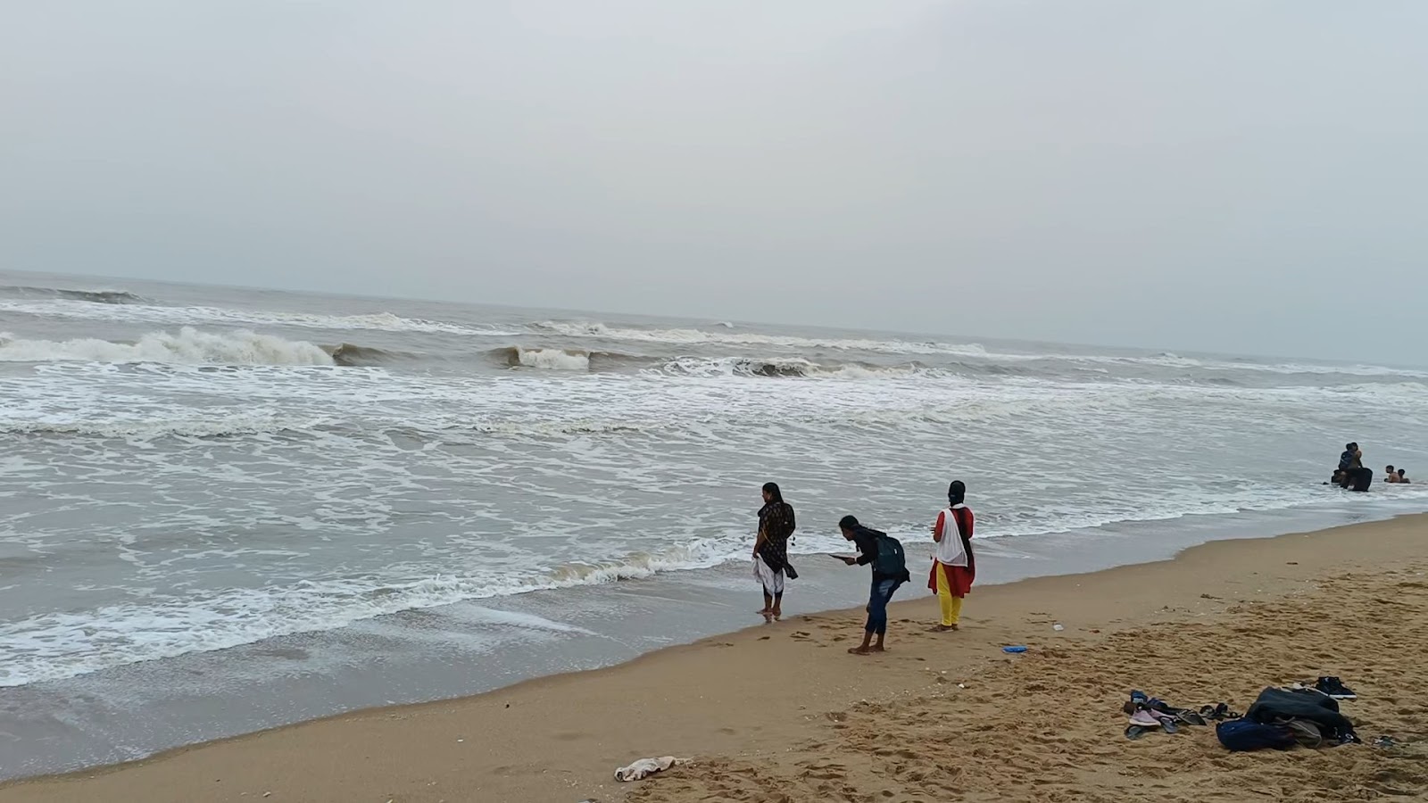 Φωτογραφία του Kotha Koduru Beach παροχές περιοχής