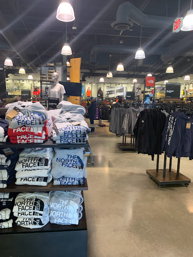 Clothing Store «The North Face Outlet», reviews and photos, 1155 Buck Creek Rd, Simpsonville, KY 40067, USA