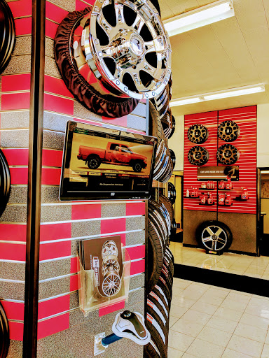 Tire Shop «Les Schwab Tire Center», reviews and photos, 1056 E Woodin Ave, Chelan, WA 98816, USA