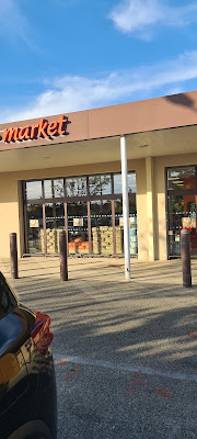 Market Station Service à Mornas