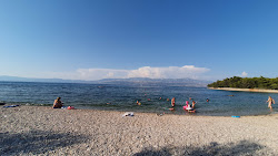 Foto av Mutnik beach och bosättningen