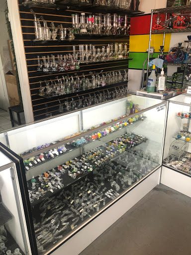 Tobacco Shop «Smokeez Smoke Shop», reviews and photos, 210 Adams Ave, Huntington Beach, CA 92648, USA