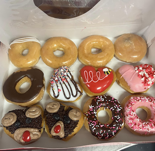 Bakery «Krispy Kreme Doughnuts», reviews and photos, 2900 S 108th St, Milwaukee, WI 53227, USA