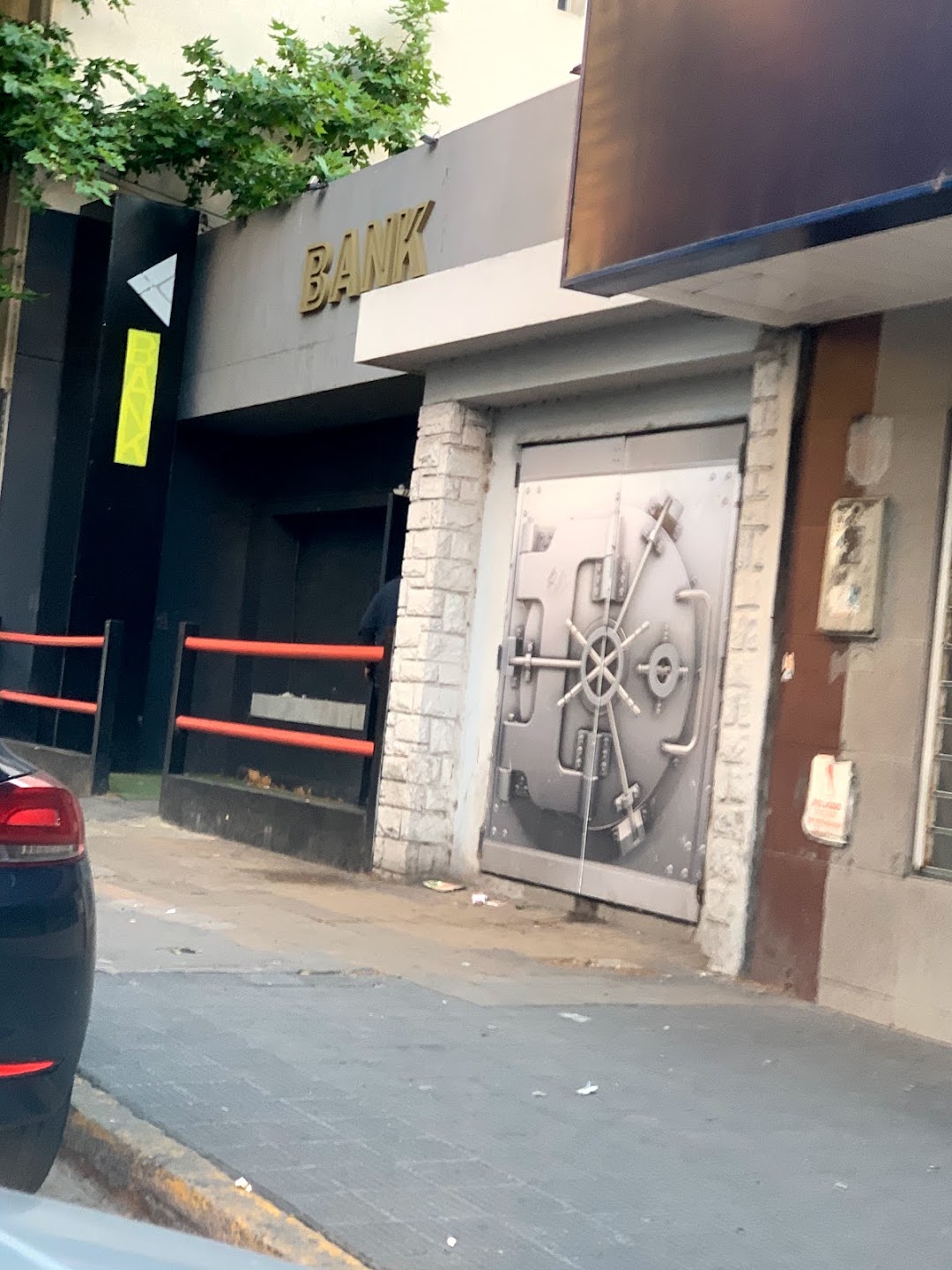 Bank Bar
