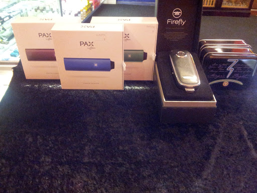 Tobacco Shop «Sweet Tooth Smoke Shop», reviews and photos, 2030 W Chicago Ave, Chicago, IL 60622, USA