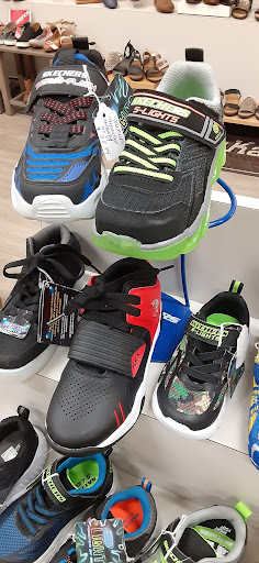 Shoe Store «Towson Bootery», reviews and photos, 810 Kenilworth Dr, Towson, MD 21204, USA