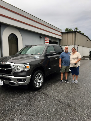 Jeep Dealer «Marlow Motor Company», reviews and photos, 707 N Commerce Ave, Front Royal, VA 22630, USA