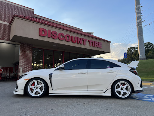 Tire Shop «Discount Tire Store - Woodstock, GA», reviews and photos, 160 Woodstock Square Ave, Woodstock, GA 30189, USA