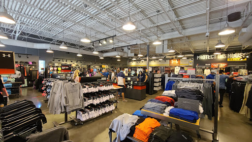 Clothing Store «Under Armour Factory House», reviews and photos, 5885 Gulf Fwy #920, Texas City, TX 77591, USA