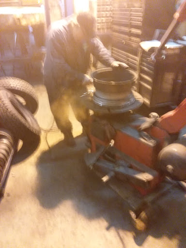 Auto Repair Shop «Meineke Car Care Center», reviews and photos, 2094 Elmhurst Rd, Mt Prospect, IL 60056, USA